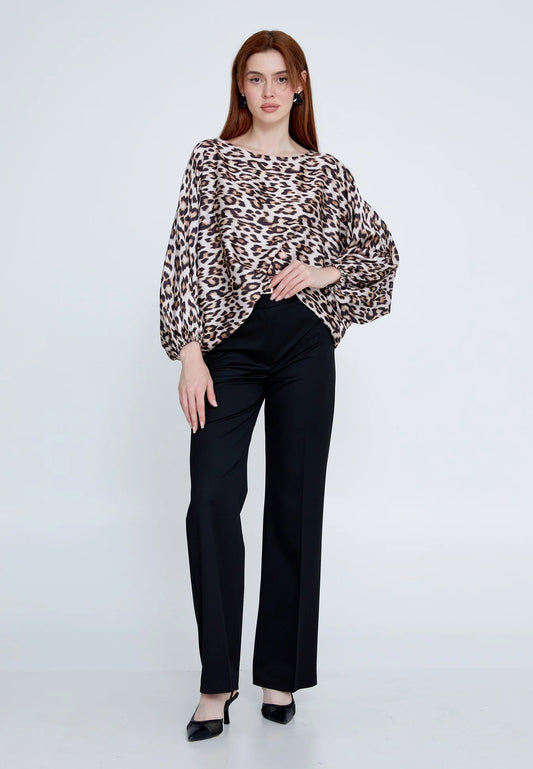 بلوزة أنيقة بطبعة جلد النمر