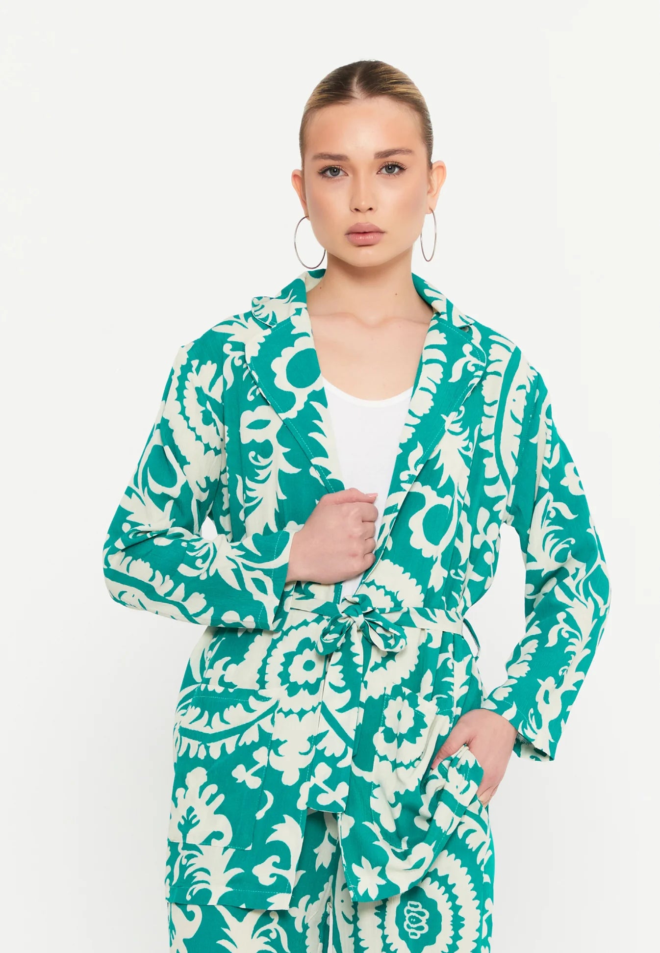 The Veridian Motif Linen-Blend Suit Set